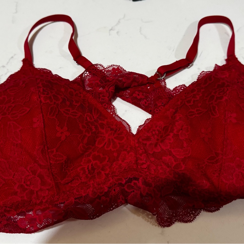 NWT Gilly Hicks Large Elegant Red Lace Bralette